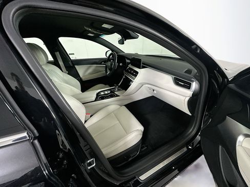 Used 2025 Genesis G70 2.5T image 30