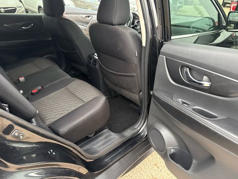 Used 2017 Nissan Rogue SV w/ Sun & Sound Touring Package image 14