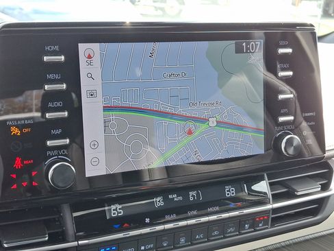 Certified 2023 Toyota Sienna Platinum image 18