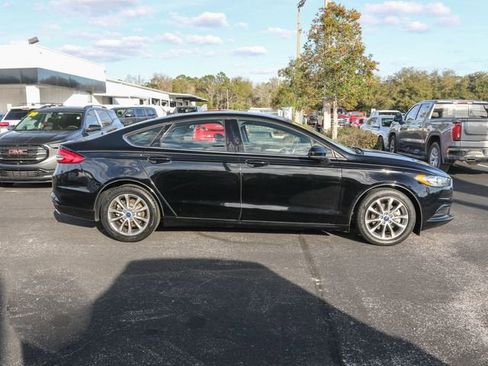 Used 2017 Ford Fusion SE FWD image 11