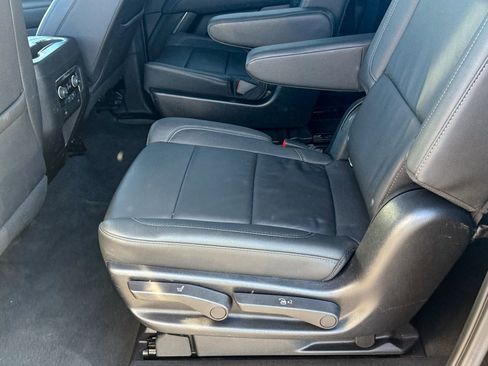 Used 2022 Chevrolet Suburban LT image 21