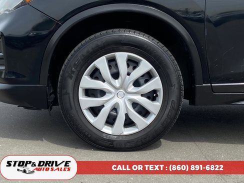 Used 2017 Nissan Rogue S w/ S Family Package image 9