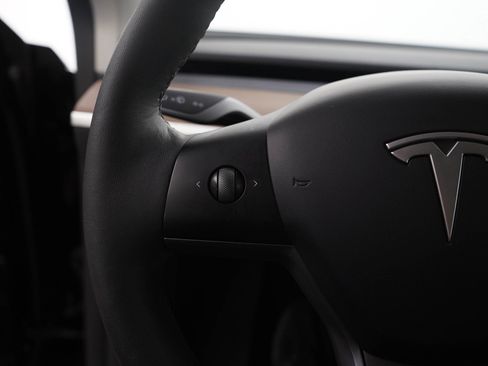 Used 2023 Tesla Model Y Long Range AWD/4WD image 24
