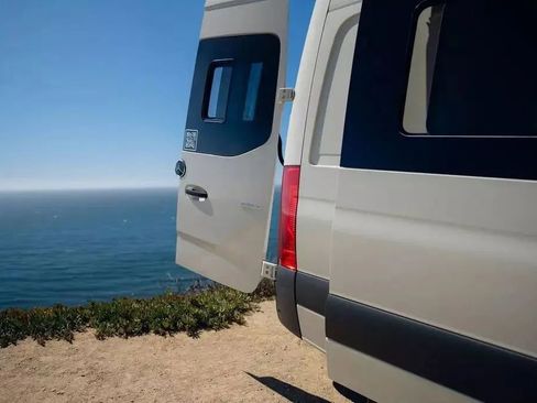 Used 2021 Mercedes-Benz Sprinter 2500 image 42