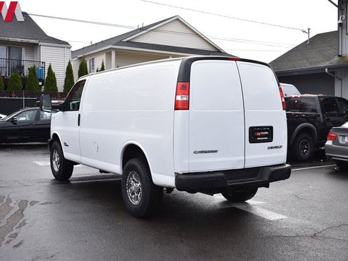 Used 2006 Chevrolet Express 3500 image 2