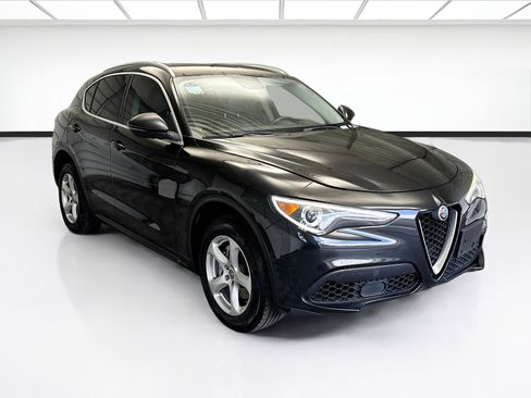 Used 2018 Alfa Romeo Stelvio AWD image 3