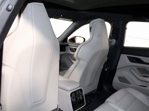 Used 2023 Porsche Taycan 4S image 22