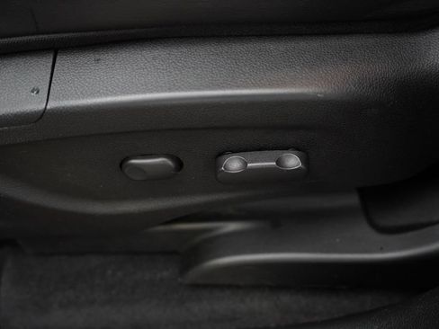 Used 2019 Chevrolet Trax LT w/ LT Convenience Package image 21