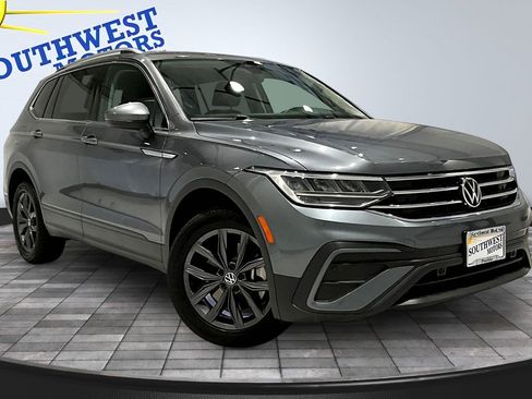 Used 2023 Volkswagen Tiguan SE image 3