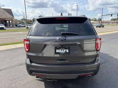 Used 2017 Ford Explorer XLT w/ Equipment Group 202A AWD/4WD image 4