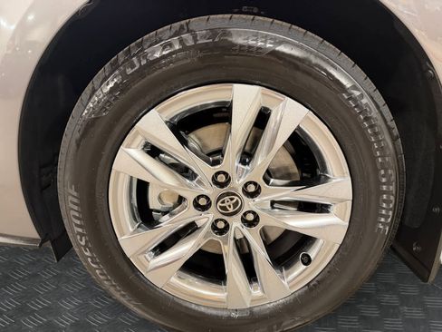 New 2026 Toyota Sienna XLE AWD/4WD image 14