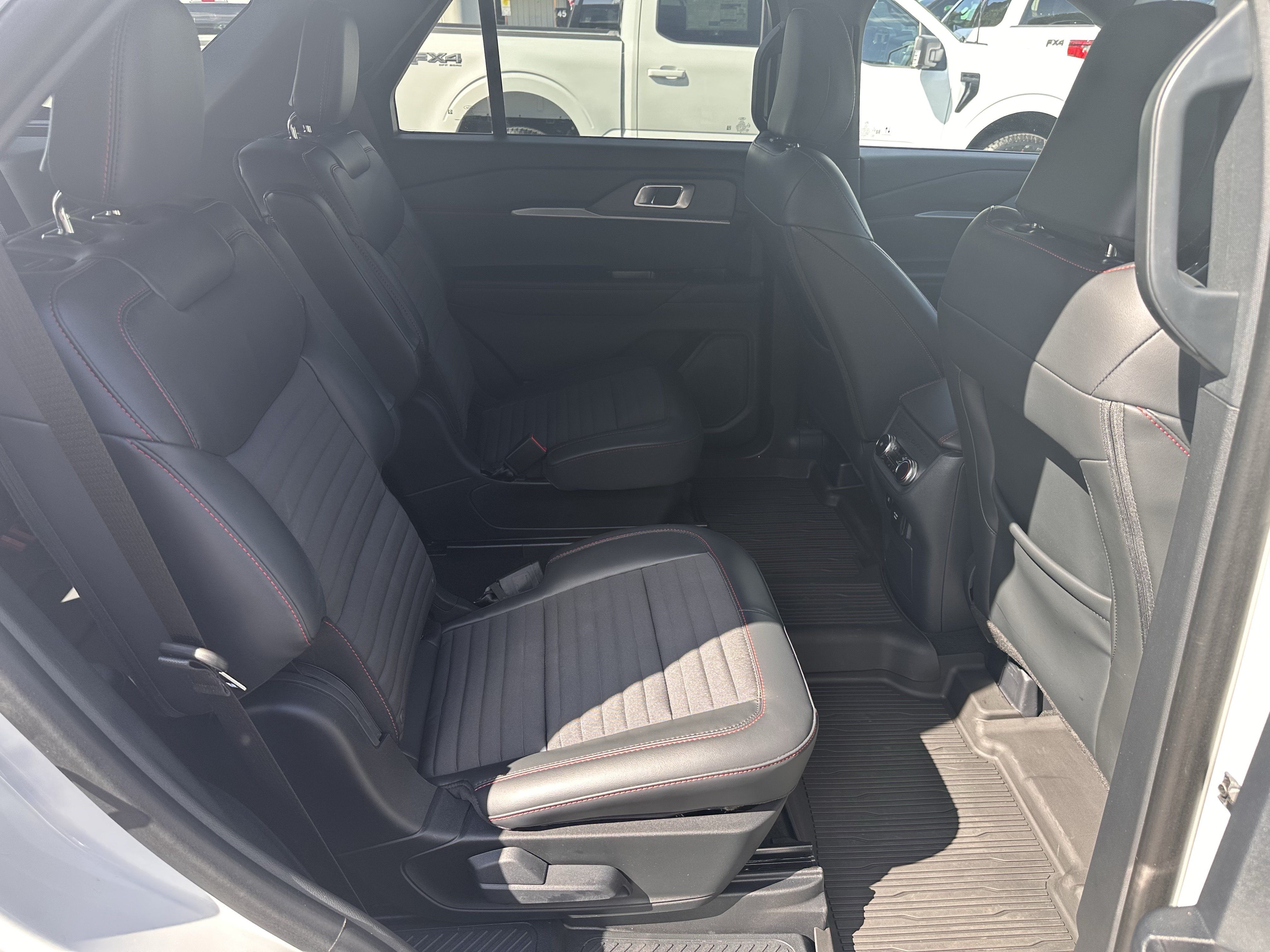 Used 2026 Ford Explorer ST-Line w/ ST-Line Street Pack RWD image 20