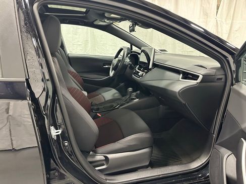 Used 2025 Toyota Corolla SE w/ SE Premium Package image 56