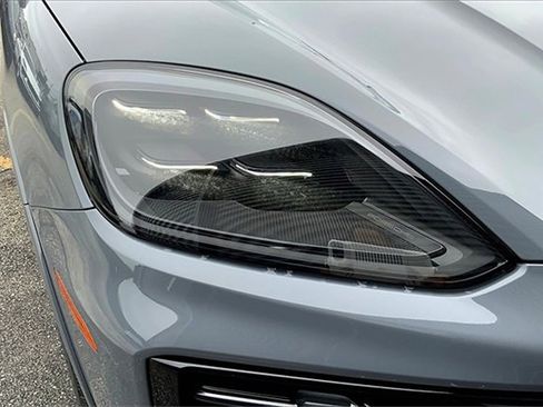 New 2026 Porsche Cayenne GTS image 18