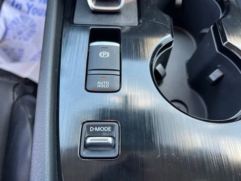 Used 2025 Nissan Rogue SV w/ SV Premium Package FWD image 22