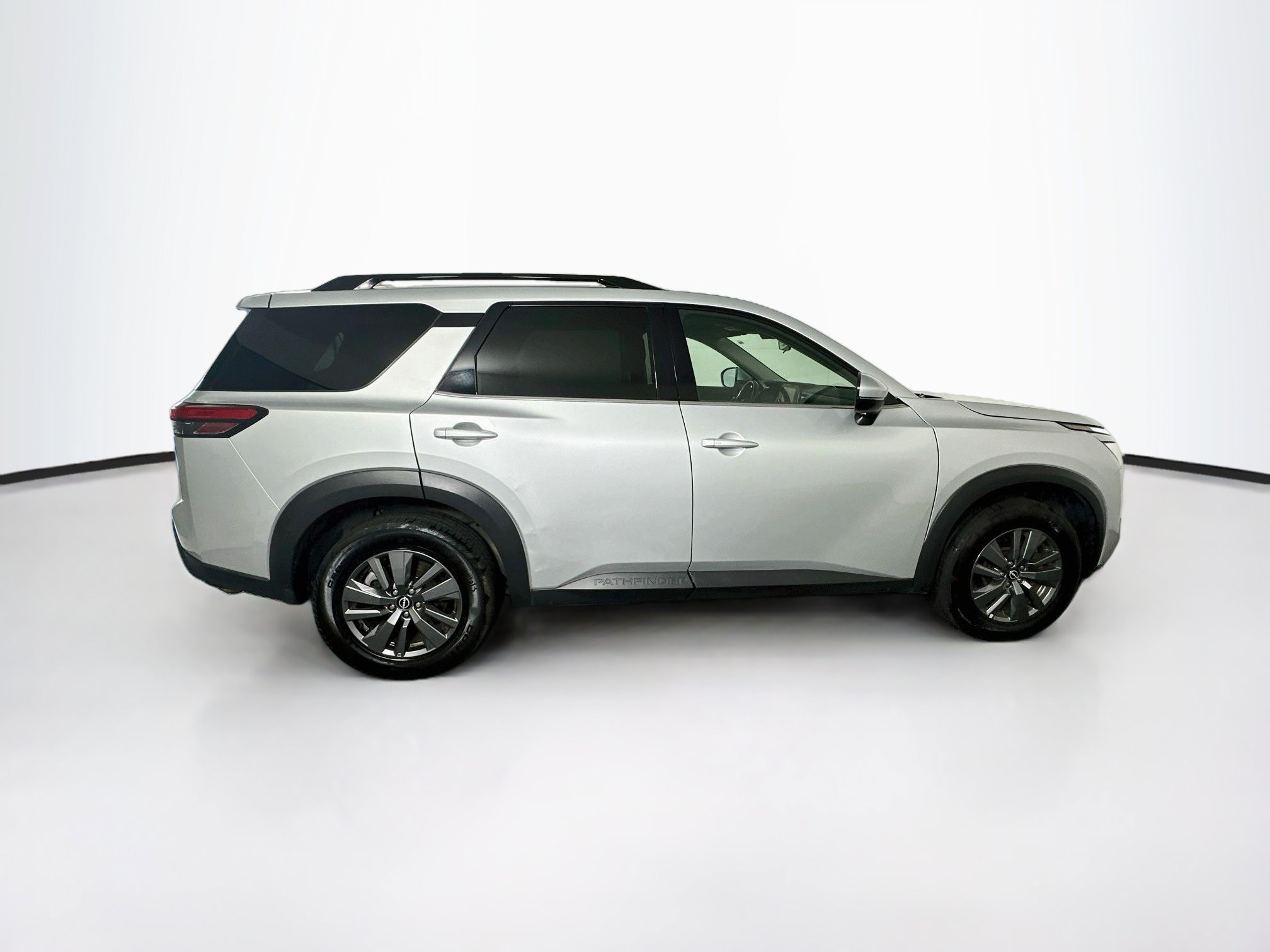 Used 2025 Nissan Pathfinder SV FWD image 10