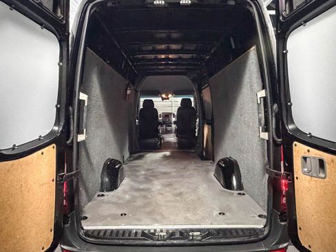 Used 2016 Mercedes-Benz Sprinter 2500 image 12