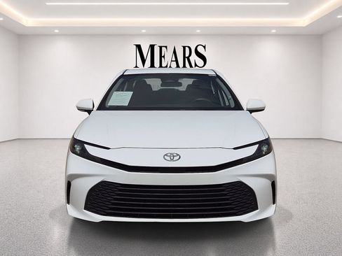Used 2025 Toyota Camry LE FWD image 8