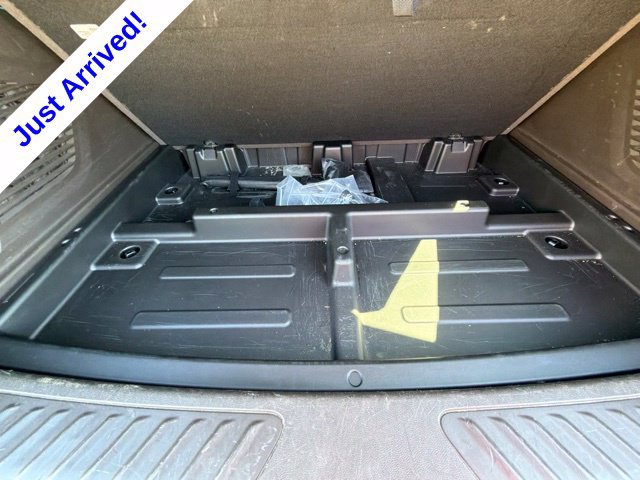 Used 2025 Chevrolet Suburban LT RWD image 40