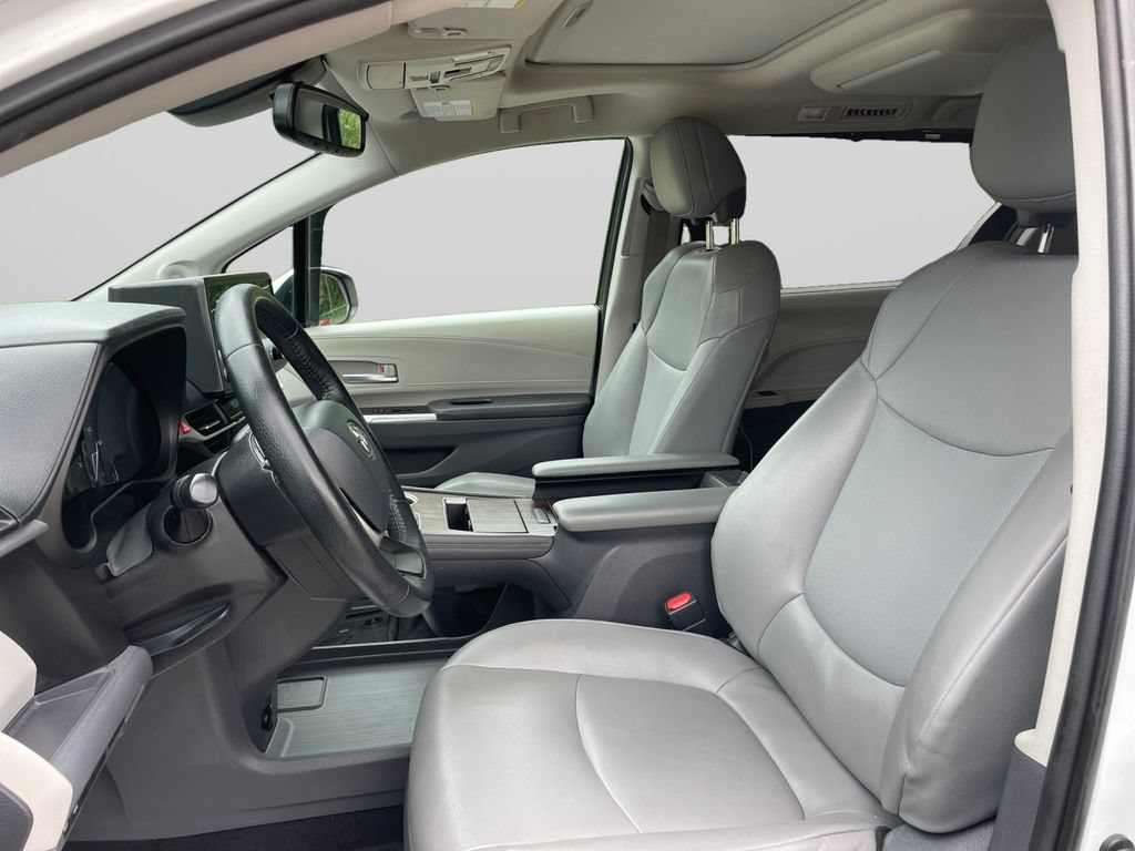 Used 2021 Toyota Sienna XLE w/ XLE Plus Package FWD image 21