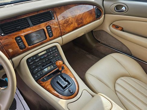 Used 2003 Jaguar XK8 Convertible image 13