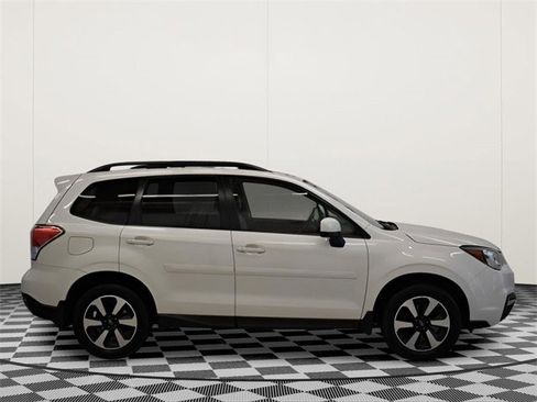 Used 2017 Subaru Forester 2.5i Premium w/ All-Weather Package image 2