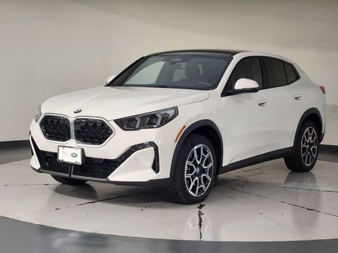 Used 2026 BMW X2 xDrive28i AWD/4WD image 1