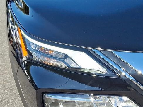 Used 2023 Nissan Rogue SL w/ SL Premium Package image 9