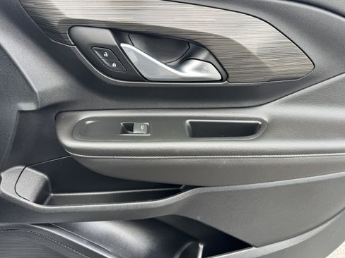 Used 2022 GMC Terrain SLE w/ Elevation Edition image 24