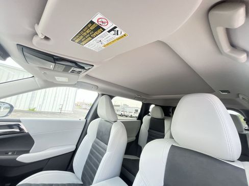 Used 2025 Mitsubishi Outlander SE image 22