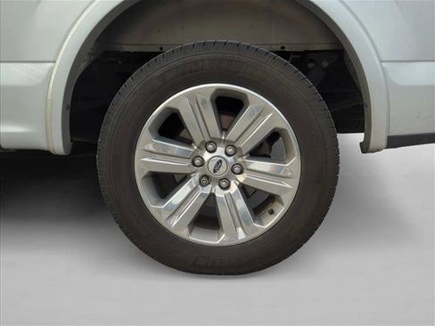 Used 2018 Ford F150 Lariat w/ Equipment Group 502A Luxury image 6