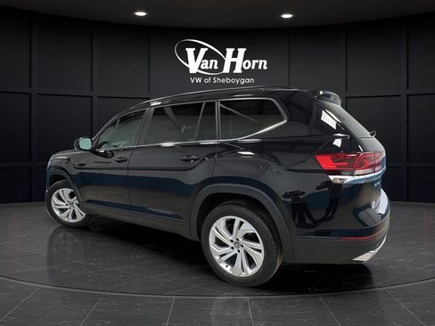 Used 2023 Volkswagen Atlas SE w/ Panoramic Sunroof Package image 3