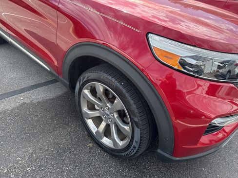 Used 2020 Ford Explorer Platinum w/ Premium Technology Package image 4