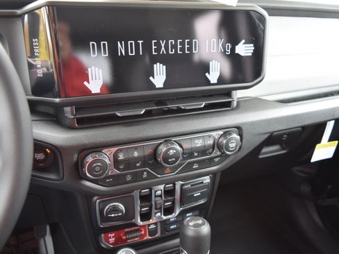 Used 2026 Jeep Wrangler Unlimited Sport AWD/4WD image 15