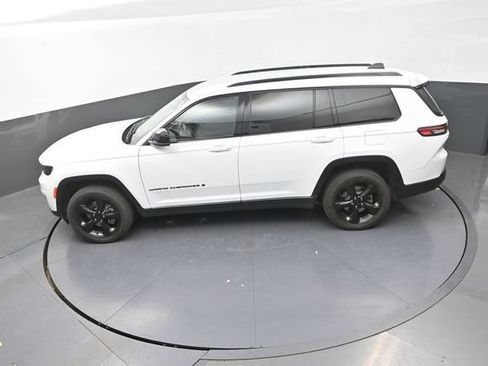 Used 2025 Jeep Grand Cherokee L Limited w/ Black Appearance Package AWD/4WD image 26