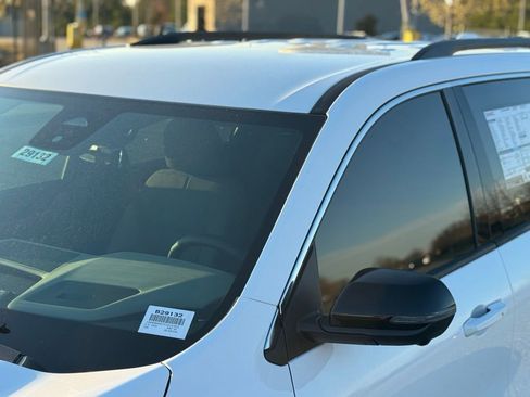 New 2026 GMC Acadia Elevation image 9