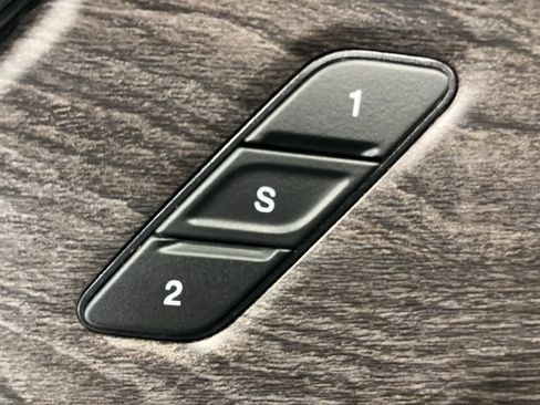 Used 2023 Jeep Grand Cherokee Limited w/ Luxury Tech Group II image 13