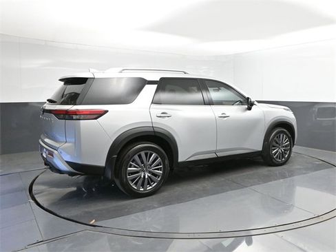 Used 2025 Nissan Pathfinder SL w/ SL Premium Package image 15