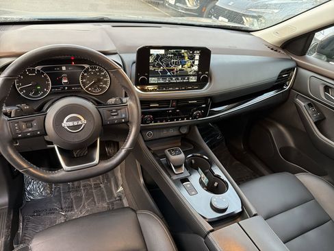 Used 2023 Nissan Rogue SL w/ SL Premium Package image 12