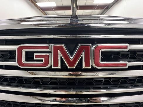 Used 2017 GMC Acadia SLE image 30