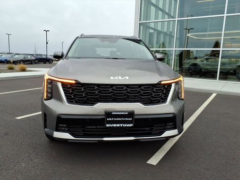 Certified 2025 Kia Sorento EX image 6