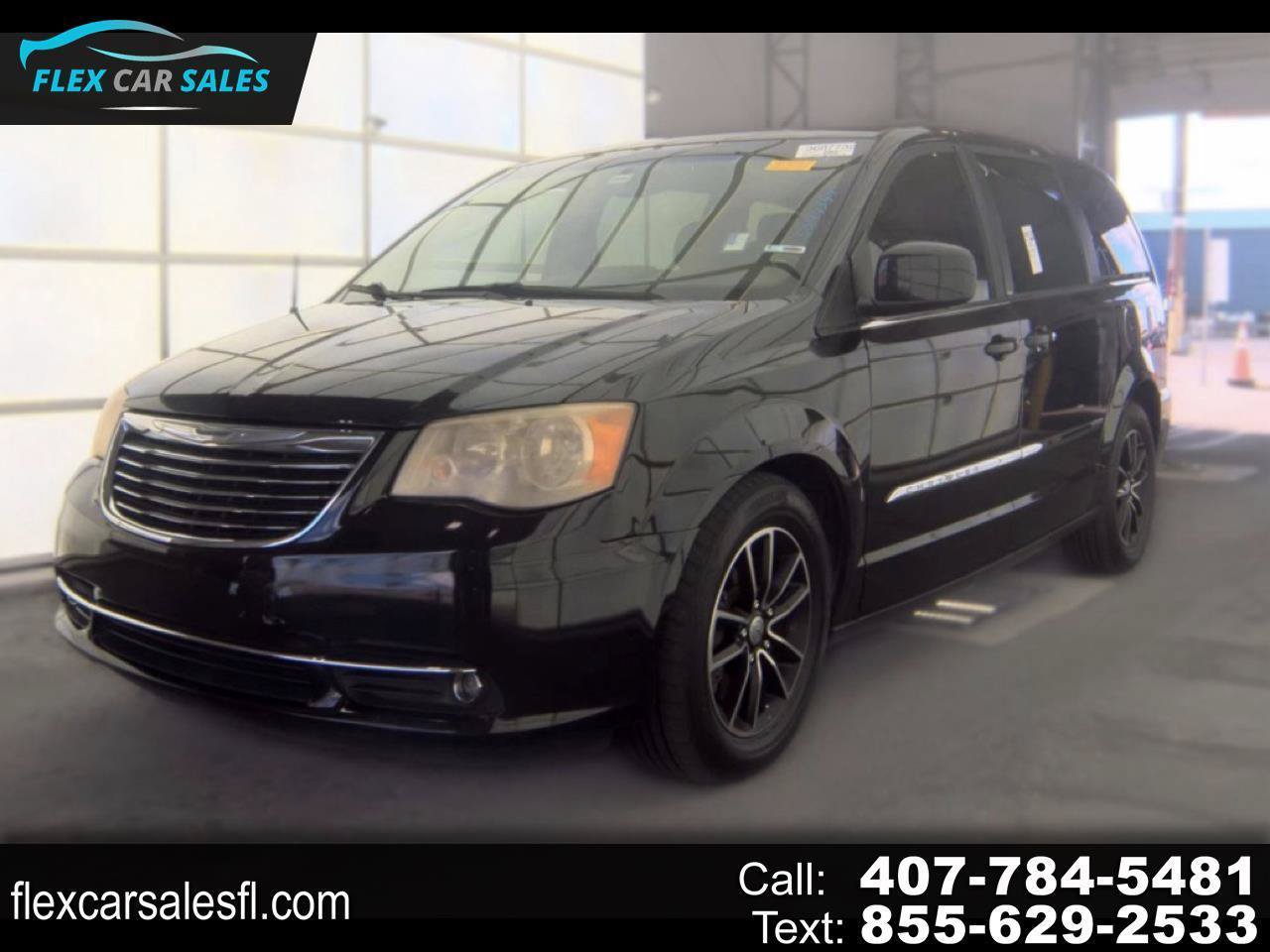 Used 2014 Chrysler Town & Country Touring FWD image 1