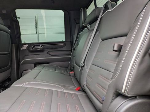 Used 2025 GMC Sierra 2500 AT4X image 15