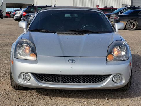 Used 2005 Toyota MR2 image 2