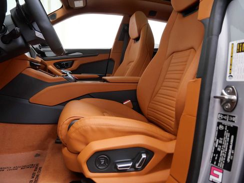 Used 2025 Lamborghini Urus SE AWD/4WD image 22