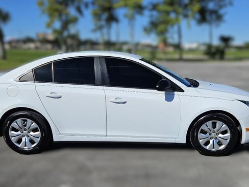 Used 2016 Chevrolet Cruze LS image 4