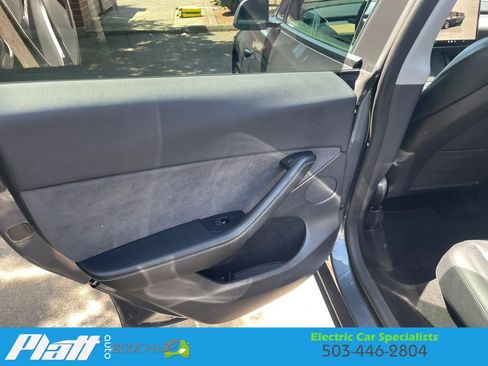 Used 2023 Tesla Model Y Long Range AWD/4WD image 40