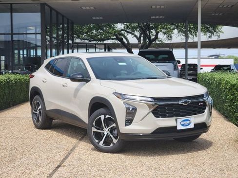 New 2026 Chevrolet Trax RS image 2