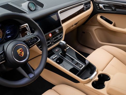 Used 2026 Porsche Macan AWD/4WD image 13