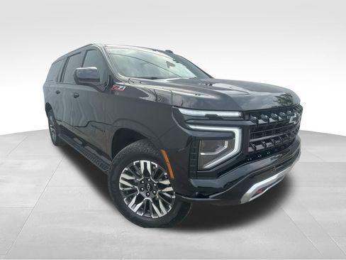 Used 2025 Chevrolet Suburban Z71 AWD/4WD image 3